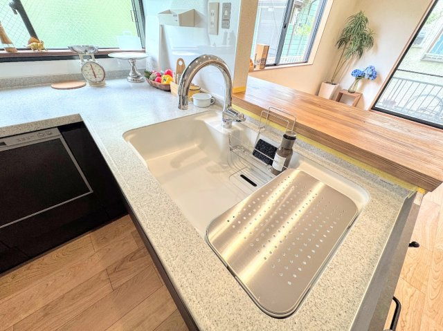 ◆浄水器一体型なのでシンクまわりがスッキリ！ハンドシャワー付きで便利。