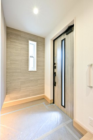 【練馬区立野町 最終1棟 オール電化×ハイグレード住宅の玄関】