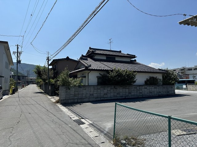 外観と前面道路