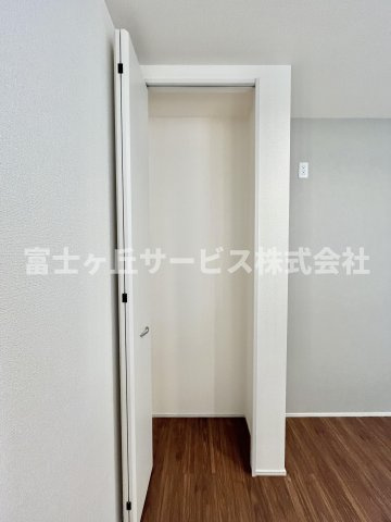 キッチン横の収納です