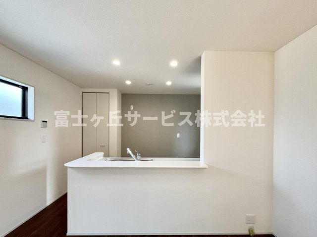前から見たキッチンです