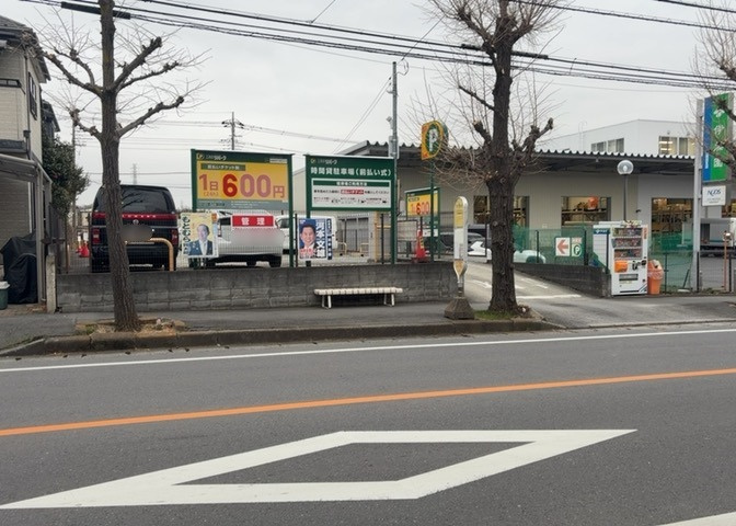 土地の面積＝住宅面積ではありません。建ぺい率の問題などで、土地のある場所によって住宅を建てられる面積は限られています。高さもしかり、「土地」という言葉の中には、建築条件も含まれると考えておきましょう。