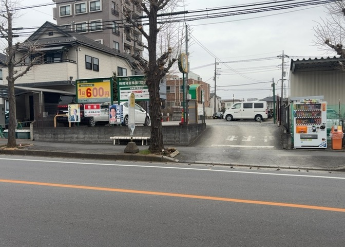 土地を買う際、住む地域の自治体や福祉の補助制度にも注目してみましょう。子供や老人の医療補助やゴミ出しのルールなど、自治体によってルールに大きな違いがあるため、暮らしやすい土地で判断するとよいでしょう。