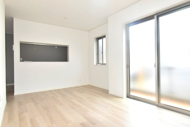 外からお部屋の中が見えない窓ガラスになっています