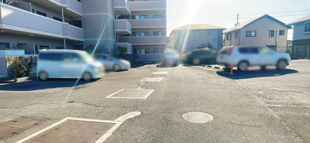 広々とした平面駐車場♪