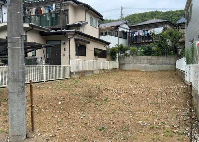 隣家の土地はどうなっているのか、生活利便施設が近くにあるのか、学校まで近いかなど、お客様のライフスタイルにあわせたイメージが重要です。また、近くにあると困る施設が近くにないかも確認するといいでしょう。