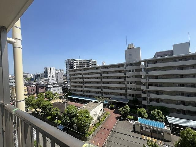 バルコニーは日当たりの良い南向きです。