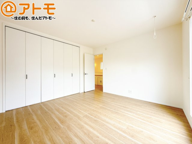 収納スペースもしっかり確保したお部屋は、収納家具の数も減らせるのでお部屋を広く使えます！