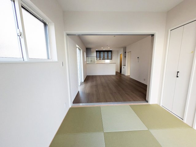 和室は日常ではお子様の寝かしつけに。客間としても利用でき、活用の幅が広がります。