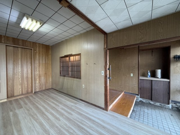 【田尻町　土地建物の玄関】