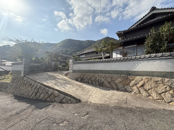 【田尻町　土地建物の前面道路含む現地写真】