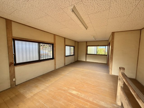 【田尻町　土地建物の洋室】