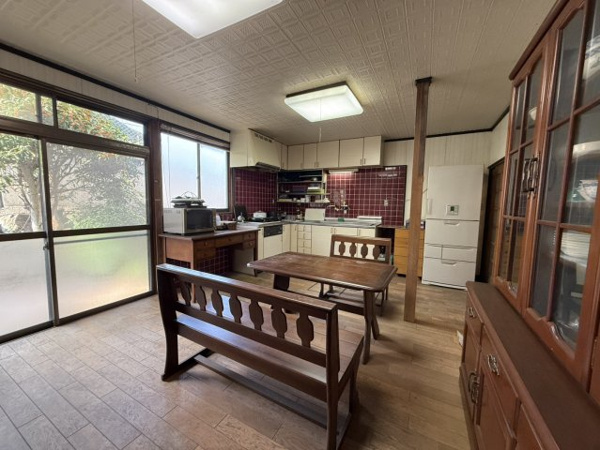 【田尻町　土地建物の居間】