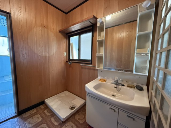 【田尻町　土地建物の独立洗面台】