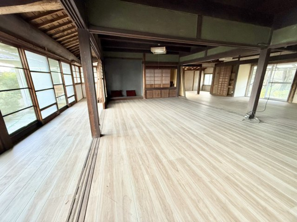 【田尻町　土地建物の洋室】