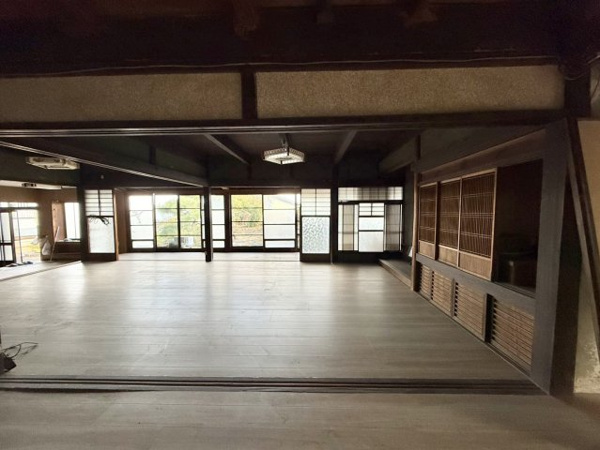 【田尻町　土地建物の洋室】