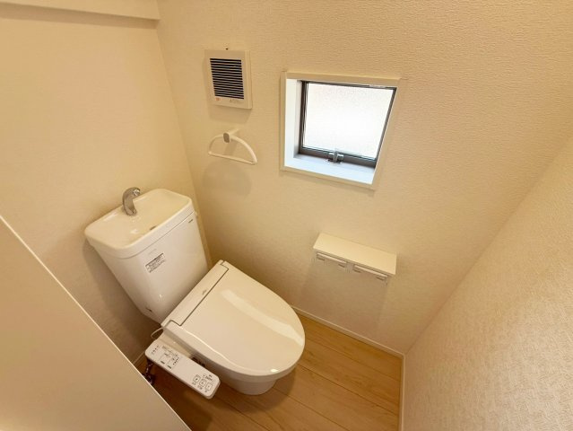 スマートなデザインのトイレは、見た目にも広さとゆとりを感じることができます。