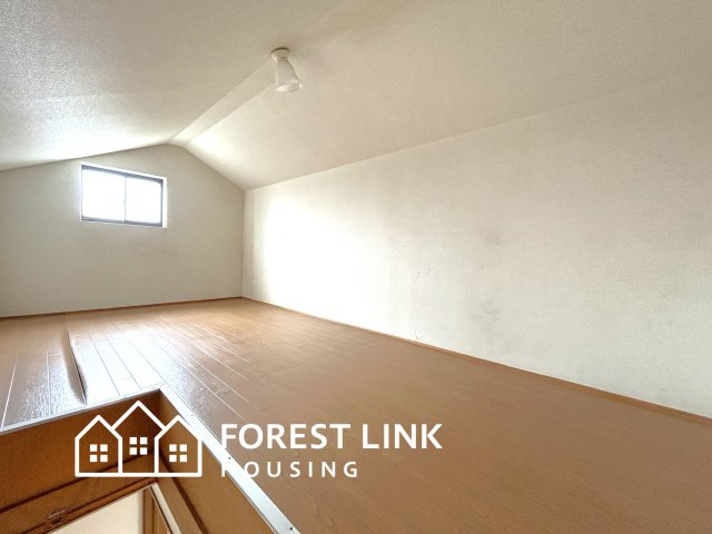 屋根裏収納付きです。