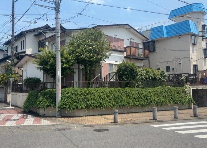 物件の詳細については、現地を見てわかること以外に、役所や法務局などで調べないとわからないことがあります。そのため、現地に行く場合は、もしこの物件を買ったらどのような生活ができるかをイメージしましょう。