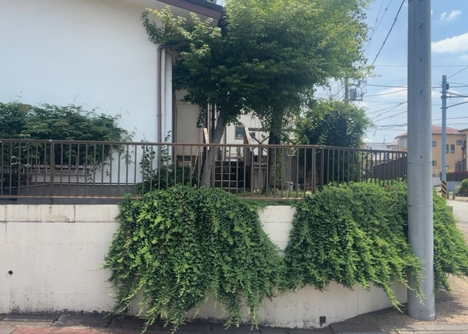 人が暮らすうえで日光は大切な要素となります。日当たりの良さは譲れないポイントですね。併せて近くに大きな建築物の建築予定がないか、あるいはそれが可能な土地が近くにないか事前に確認することもお勧めします。
