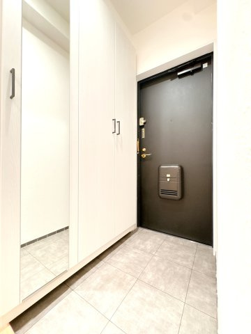 シューズボックス付き玄関になります♪