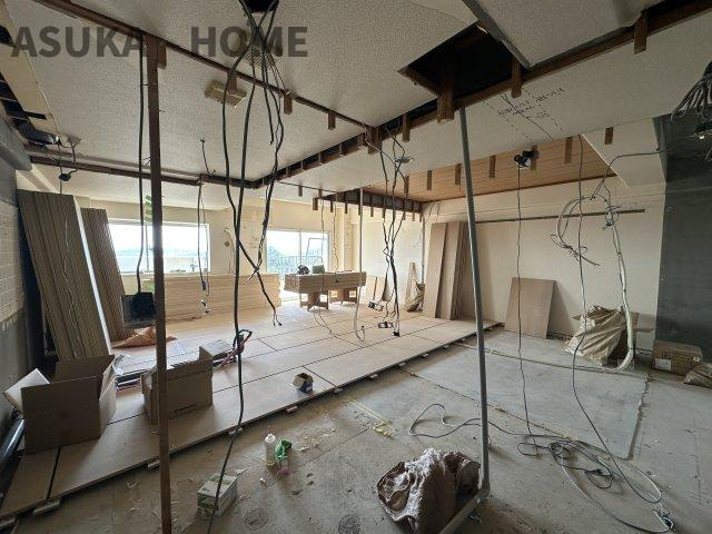 LDKが見渡せるカウンターキッチンを新規設置。お料理をしながら家族との団欒の時間も過ごせるキッチンです。