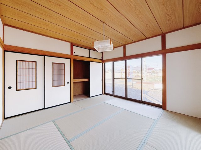 ■1階和室｜冬にはコタツを敷いて家族みんなで年越しをするのもいいですね。家族みんなのお気に入りの空間になります♪