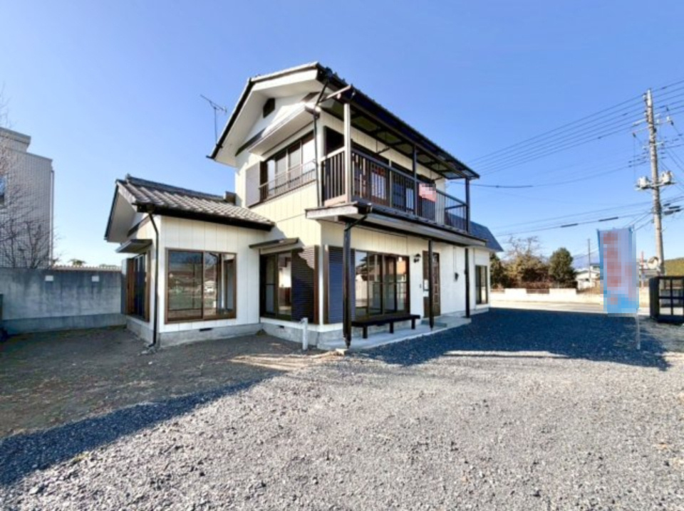 ■外観｜広々とした駐車スペースで楽々駐車可能！お買い物後もスムーズにお荷物を運べます♪