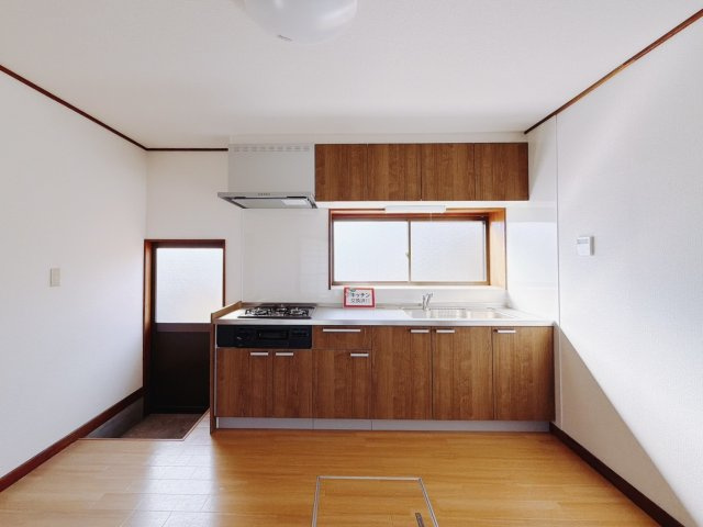 ■キッチン｜焼いたり煮たりと一度にたくさんのお料理を作ることが出来るので便利です。調理のはかどるグリル付きです。