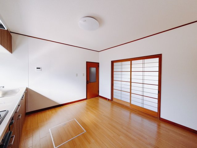 ■キッチン｜キッチンの部屋が独立している為、お料理時の油の臭いや煙などが隣接するお部屋に充満しにくい造りとなっています♪