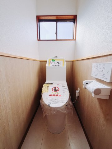 ■トイレ｜トイレには窓がついていますので常に換気をすることができ清潔を保てます。