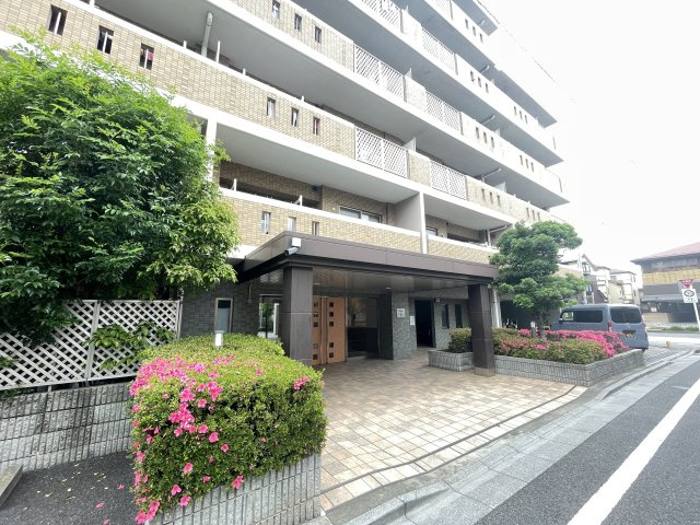 マンションの顔でもある、高級感漂うエントランス。　