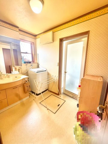 3帖と広めの洗面脱衣所です！　さらに収納もついています！