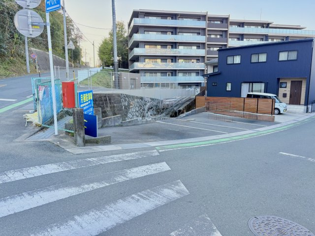 徒歩50ｍの場所に月極駐車場あり。引継ぎ可能（月4000円）