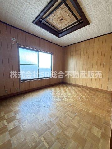 大きな窓から採光が入る明るいお部屋です！