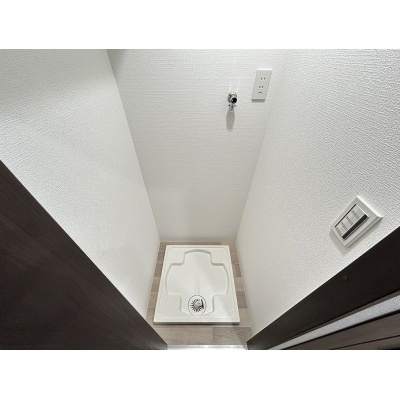防水パン付きの洗濯機置場。生活感が出やすい場所を別に設けてあります☆*