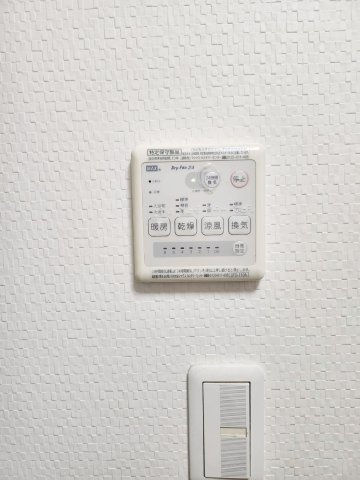 暖房機能があるため、冬場でも温かい浴室で入浴でき、乾燥機能があるため、水気を素早く取り除けます。また、換気機能があるため、湿気を素早く排出してカビや雑菌の発生を防ぐことができます。
