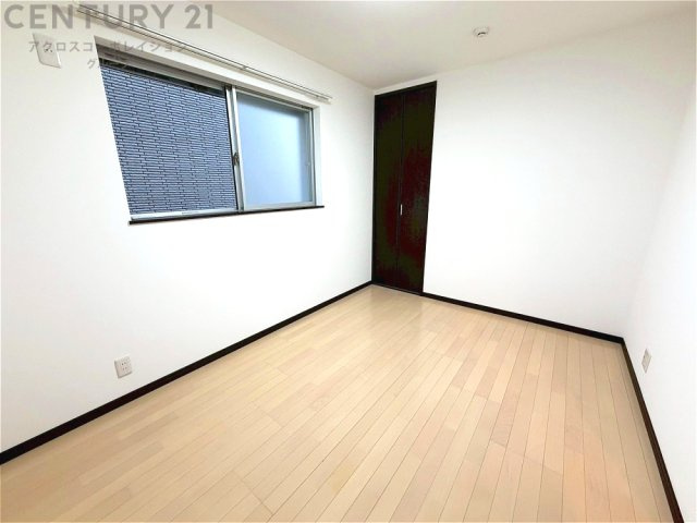 子供部屋…創造性や成長を促す遊びの空間を提供。学習や趣味に集中できる環境を整えます。個別のプライベートスペースは自己表現と自立心を育み、心地よい睡眠環境を整えリラックスできる場所を提供。