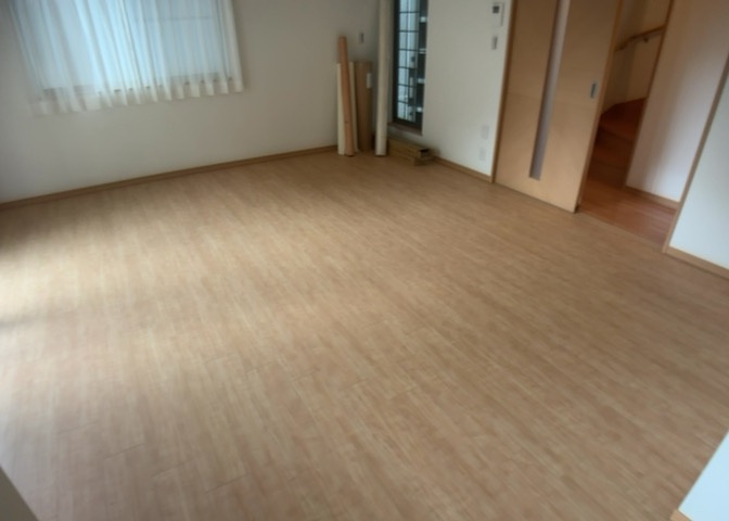 L型アイランドタイプは、キッチンからダイニングにもリビングにも目が行き届くので、とても使いやすい配置です。L字型独立タイプは、キッチンを独立させてるためLDKというよりもLDといった様なイメージです。