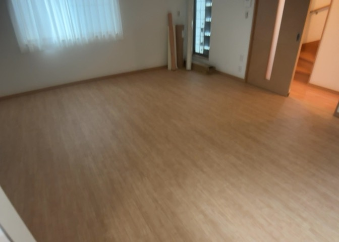 直線タイプはLとDKを一直線に並べた形で対面キッチンのタイプです。一般的なのでよく見かけるかもしれません。直線タイプに似た直接アイランドタイプは、キッチンとダイニングの間に壁がない分広く感じられます。