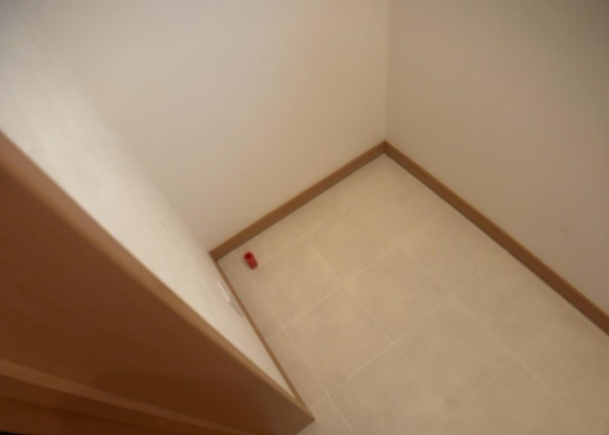 トイレは大きさや形、機能、抗菌性などが異なる多種多彩なタイプが各メーカーから出ています。それぞれに良さがあるため、事前にどういったタイプのトイレがいいのかをご家庭内で決めて、内見に行くといいでしょう。
