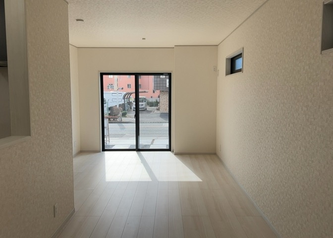 リビングの間取りの種類は大きくわけてリビングとダイニングが別になっているタイプ、リビングダイニング一体型です。どちらも一長一短ですので、家を選ぶ時はその両面をチェックして決めるようにしましょう。