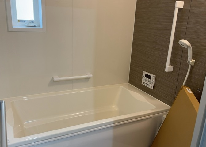 入浴時の快適さも大事なことですが、綺麗な状態を維持できなければ気持ちよく入浴できません。毎日の掃除が楽という点は大事なポイントになります！カビが生えにくく掃除がしやすい、壁や浴槽を選ぶといいでしょう。