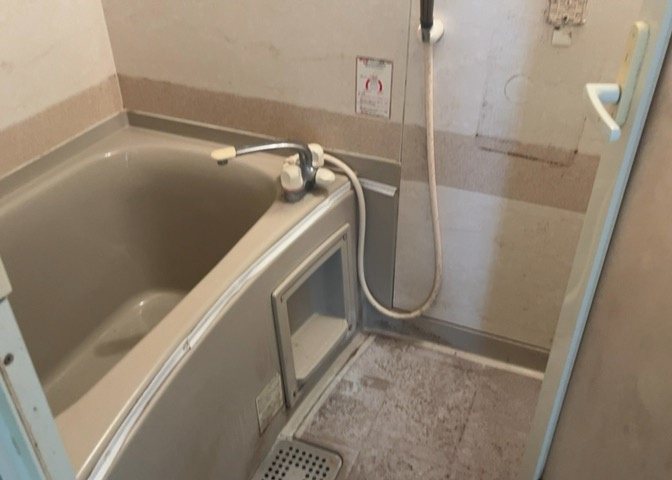 入浴時の快適さも大事なことですが、綺麗な状態を維持できなければ気持ちよく入浴できません。毎日の掃除が楽という点は大事なポイントになります！カビが生えにくく掃除がしやすい、壁や浴槽を選ぶといいでしょう。