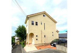 東大阪市上四条町　中古戸建駐車場１台付きの外観