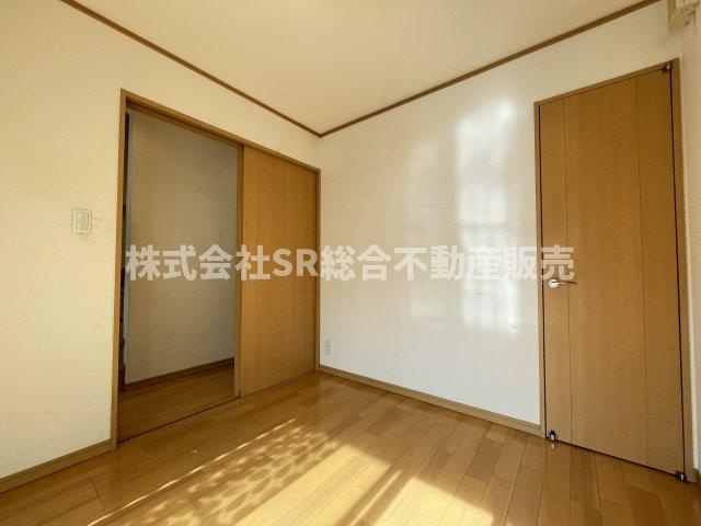 使い勝手のいい洋室です