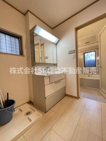 室内洗濯機置場もあり清潔感のある脱衣場です！