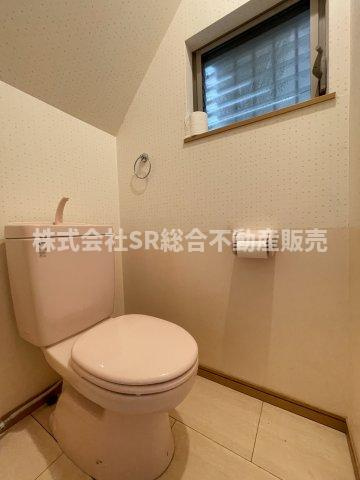 トイレが2か所にあるので、朝の身支度もスムーズに行えます♪（1Fは温水洗浄便座なし）