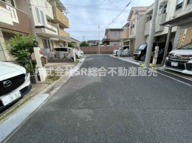 前面道路含む現地写真です