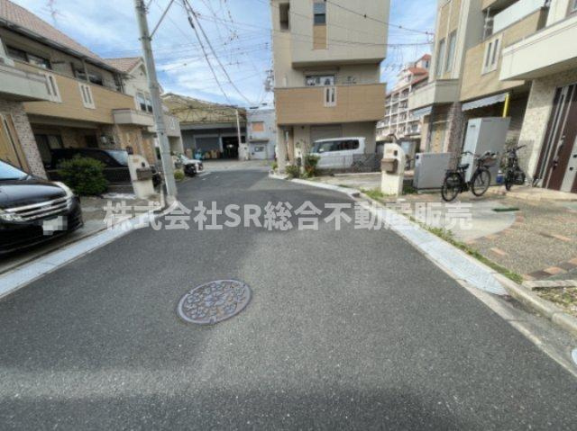 前面道路含む現地写真です